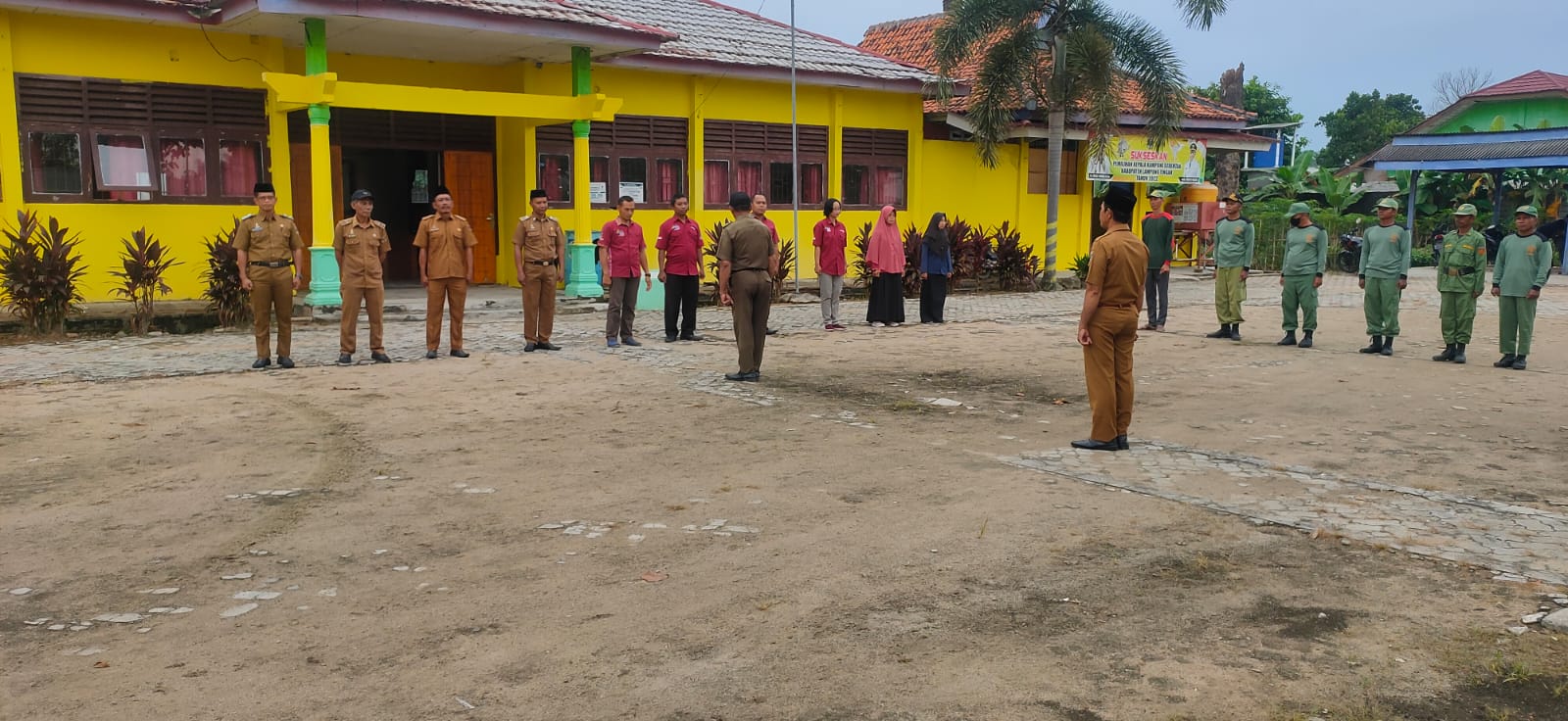 Acara Rutin Apel pagi 10 Oktober 2022 ASN bersama Pendamping  Kecamatan Bandar Bandar Surabaya bersama